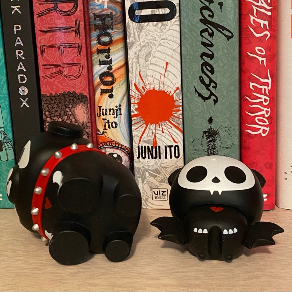 Skelanimals Diego Bat Maxx Bulldog Dog Vinyl Figure Set Hot Topic - Picture 6 of 10